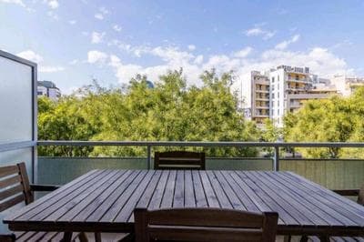 Spacious 3bdr apart w/balcony-5 mins to acropolis