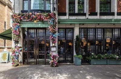 Elegant and Spacious 3 Bed Apartment in Kensington Church St