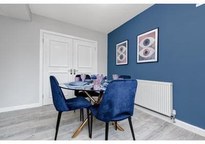 Lovely 4 bedroom with Outdoor space!