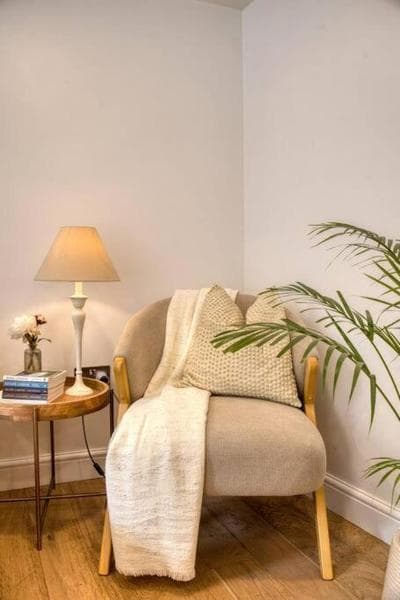 Modern self-contained Studio with own access in Stroud Green