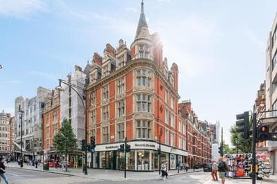 Central 3 bedroom apartment on Oxford Street GC4