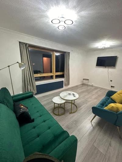 2 bedrooms apartment in Plaistow near tube to central London