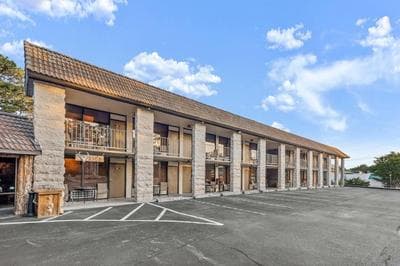 Stonegate Lodge 2 Queen Beds Fast WIFI 50" TV Salt Water Pool Room #207