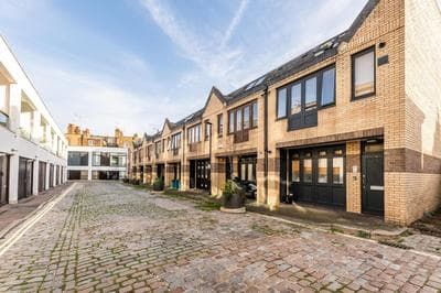 Elegant Mews Apartment