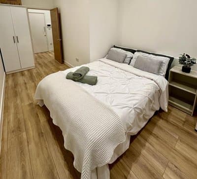 Spacious 1Double Bedroom Apartment next to Hyde Park