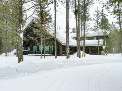 Yellowstone Crossing Lodge