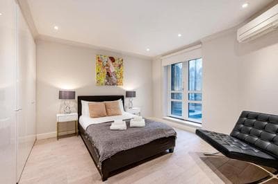 Stunning 2-bedroom with private parking