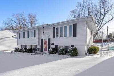 Elm. Peaceful pet friendly home. No pet fee!