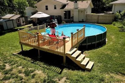 Maple. Pleasant 4 bedroom house with pool