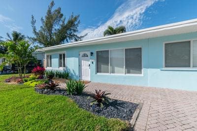 Paradise Oasis with Heated Pool 8 mins from the Beach!