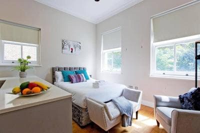 F3 Bright and cheerful studio