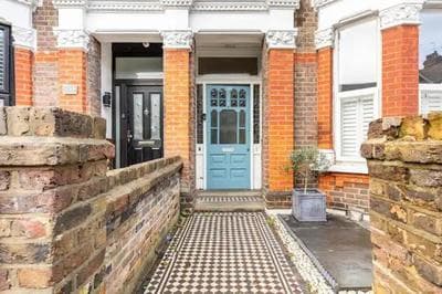 3 Bedroom Central London Townhouse 2min to station, sleeps 8