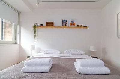 2-bedroom minimalist apartment in Borough