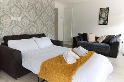 #7 Prime London Living Location