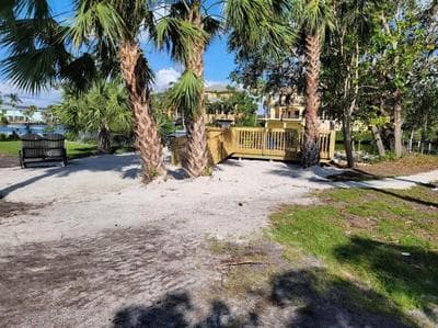 Sand Dollar Updated Kitchen Washer Dryer On River 1 Mile to Beach Sleeps 4
