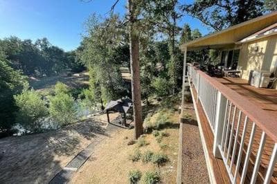 Creekside Suite Sleeps 2 Creek frontage Bbq