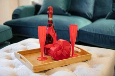 Wanstead Luxe Hideaway - Stunning 2 Bedroom Apartment with Private Terrace & Parking