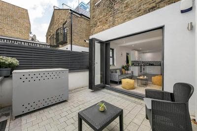 Sleek 1 Bed Haven with Private Outdoor Space