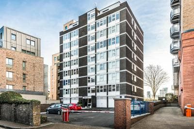 Riverside 3BR with Easy Transport 20mins to City Centre