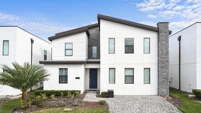 Luxurious 10-Bed Lakefront Retreat Near Disney