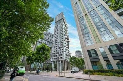 Large 2 Bed Apartment with High Rise view London Canary Wharf