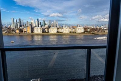 Luxury 2 bed- 2 bath Riverside Haven
