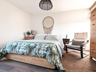 Riverside apartment in Islington