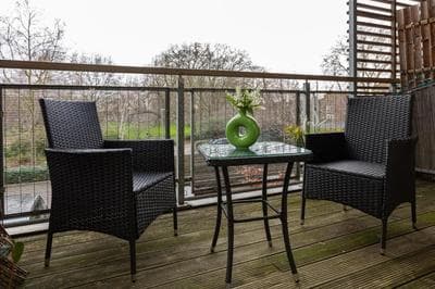 Hidden Gem 2BR flat wBalcony near Surrey Quays