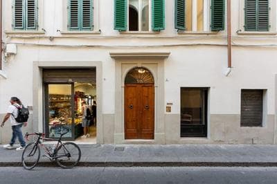 Keys of Italy - Maytreya - Albero 2 - Train station two bedroom flat 2nd floor