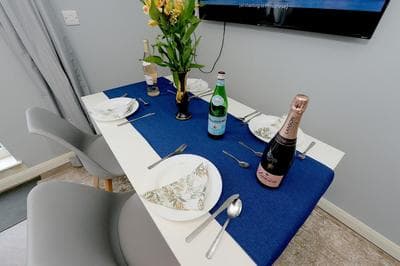 2 BEDROOM FLAT in WOOD GREEN PICCADILLY LINE