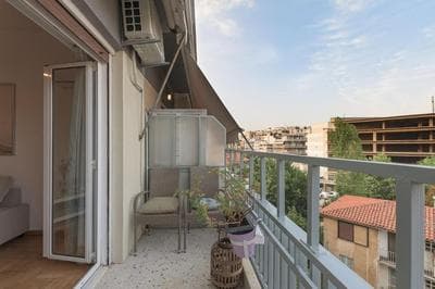 Sunny Central Luxury 50 sm with balcony view 4th floor