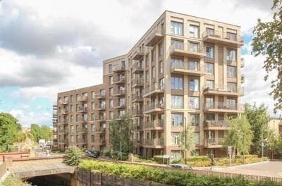 Large Morden 1 Bedroom Apartment London Catford Great Transport Links - Perfect for Long Stays