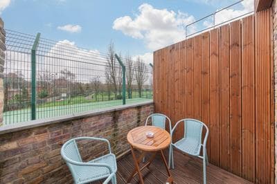 The Pearl - Luxury 5* Home with Park View