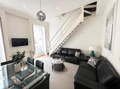Large 3 Bed 3 Bath Apartment- Central London