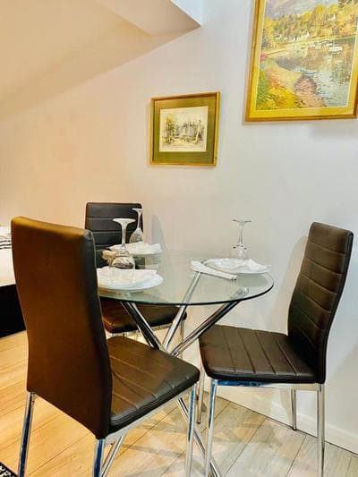 One Bed Studio Flat Free Car Park In London