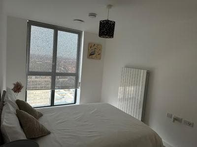 Immaculate 2-Bed Apartment in east London