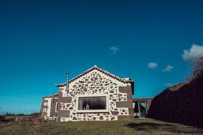 Adorable studio near Praia da Vitoria with fireplace 29 m²