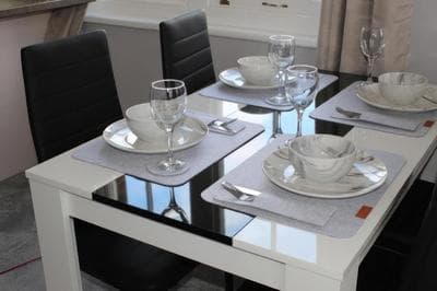 Spacious 2-Bed 2-Bath Apartment with Free Parking - Central Poole