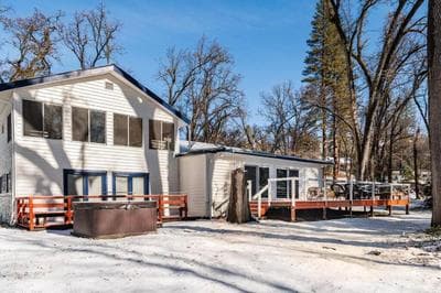 Modern LakeHouse Sleeps 20 Hot Tub/Games/Fire Pit