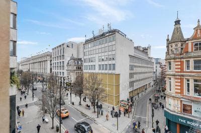 Spacious 3-Bedroom Residence in Exclusive Mayfair 7GC