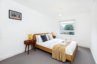 Central 2BR flat, 4min from Wandsworth Town St