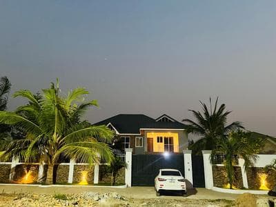 Short And Long Stay Six Bedroom Apartment