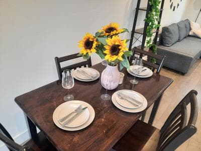Acton Town Luxe Stay - Spacious Modern Apartment Near Westfield & Nature, Pets Welcome!