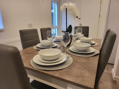 Central 5BR Retreat - Walk to Tube, Explore London