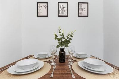 Central & Modern 1 Bed Apartment - 3min to Train Station & Sleeps 4 - The Holloway Suite - Mid-Long Term Stays