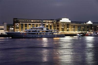 Tower Bridge Views Luxury and large 2 bed 2 bath with large outdoors