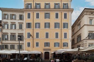 GuestHost - Campo de Fiori Unique Apartment