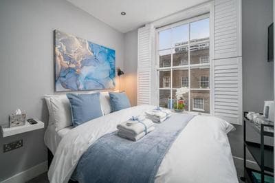 Luxury 6 bedroom house in Star Street