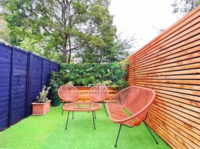Kennington retreat with garden + king bed