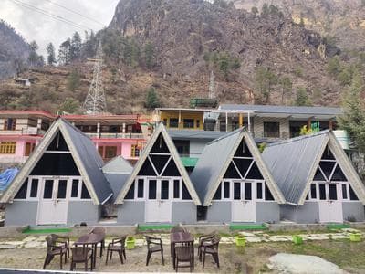 Giggling Goons Cabins & Kitchen